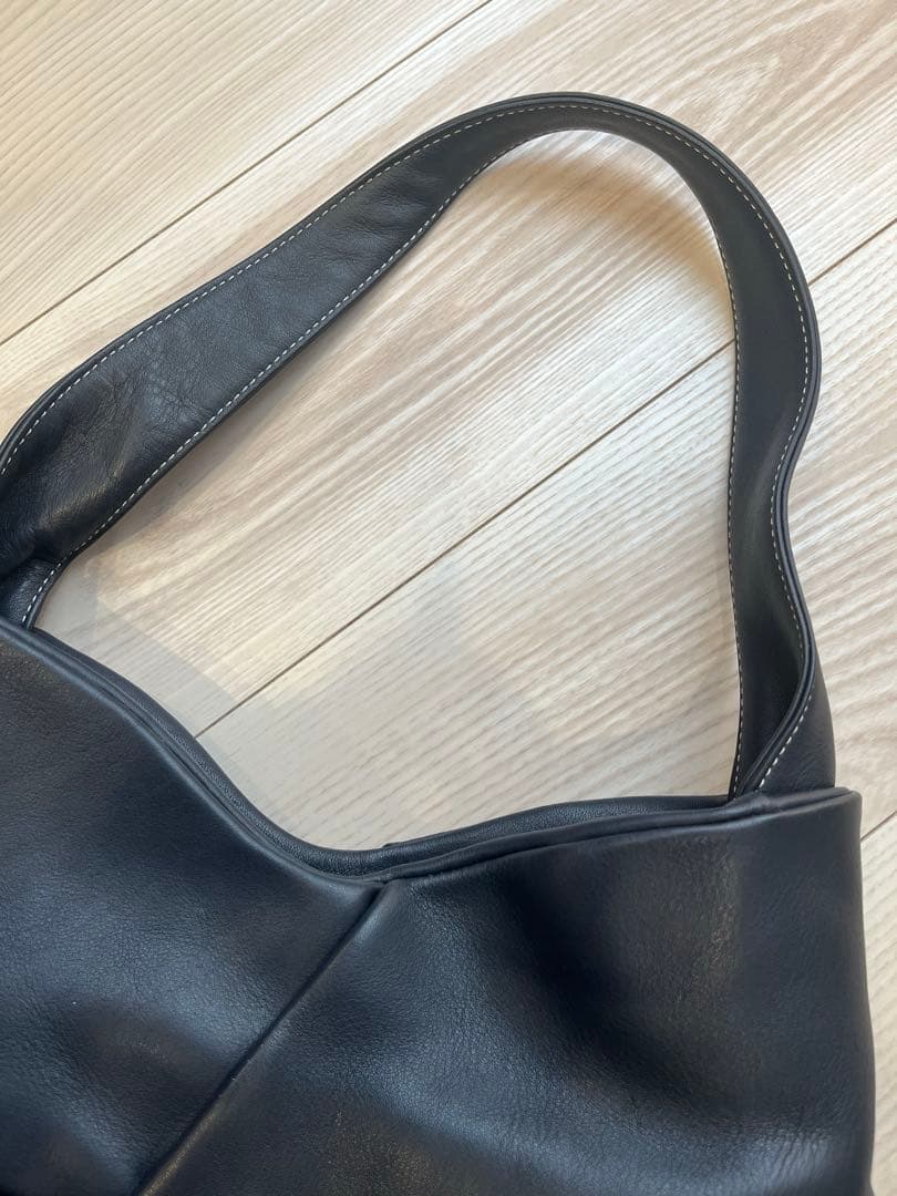 しんちゃんさん専用中古品　キタムラ　リボンバッグ　ネイビー✖️白ステッチ　革