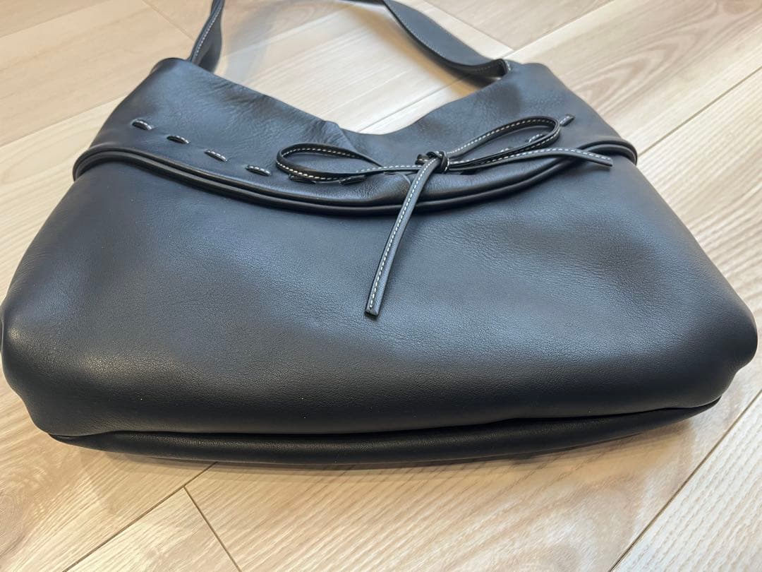 しんちゃんさん専用中古品　キタムラ　リボンバッグ　ネイビー✖️白ステッチ　革