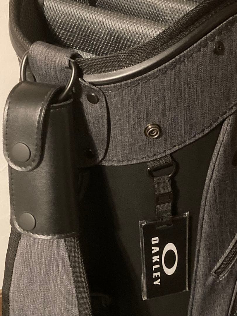 ほぼ未使用 オークリー キャディバッグ 人気のグレー 9.5