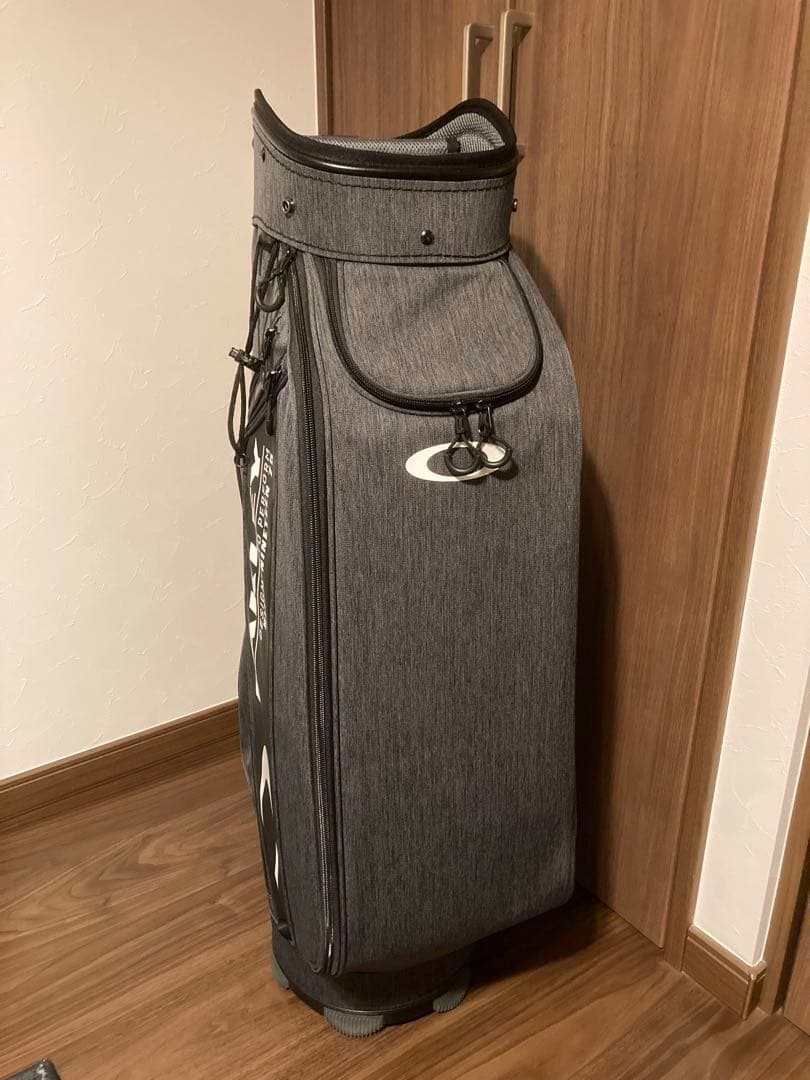 ほぼ未使用 オークリー キャディバッグ 人気のグレー 9.5