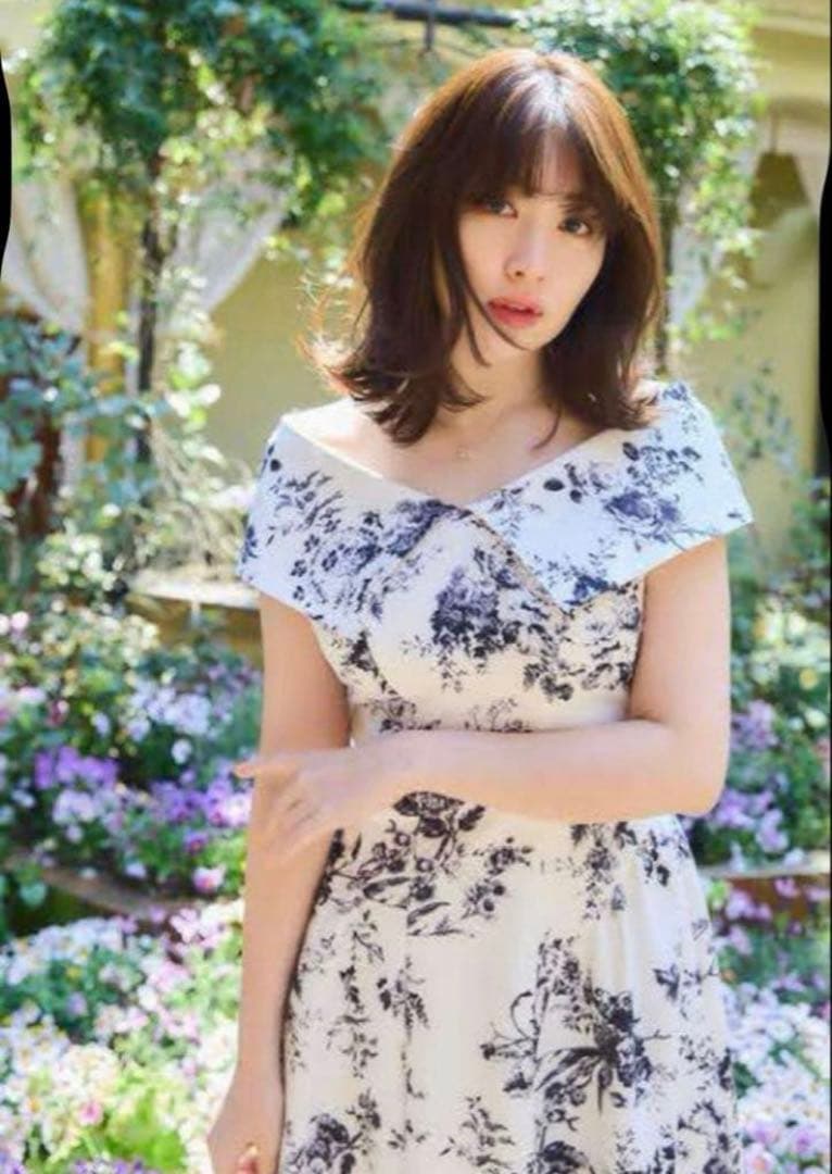 ワンピース herlipto Secret Garden Midi Dress