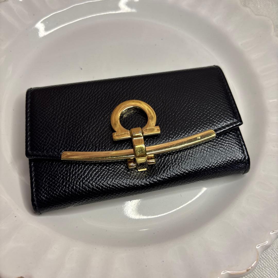 なかなか綺麗♡Salvatore Ferragamoフェラガモ キーケース