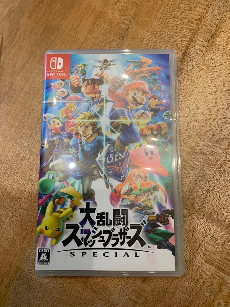 Nintendo Switch本体と 大乱闘スマッシュブラザーズのカセット