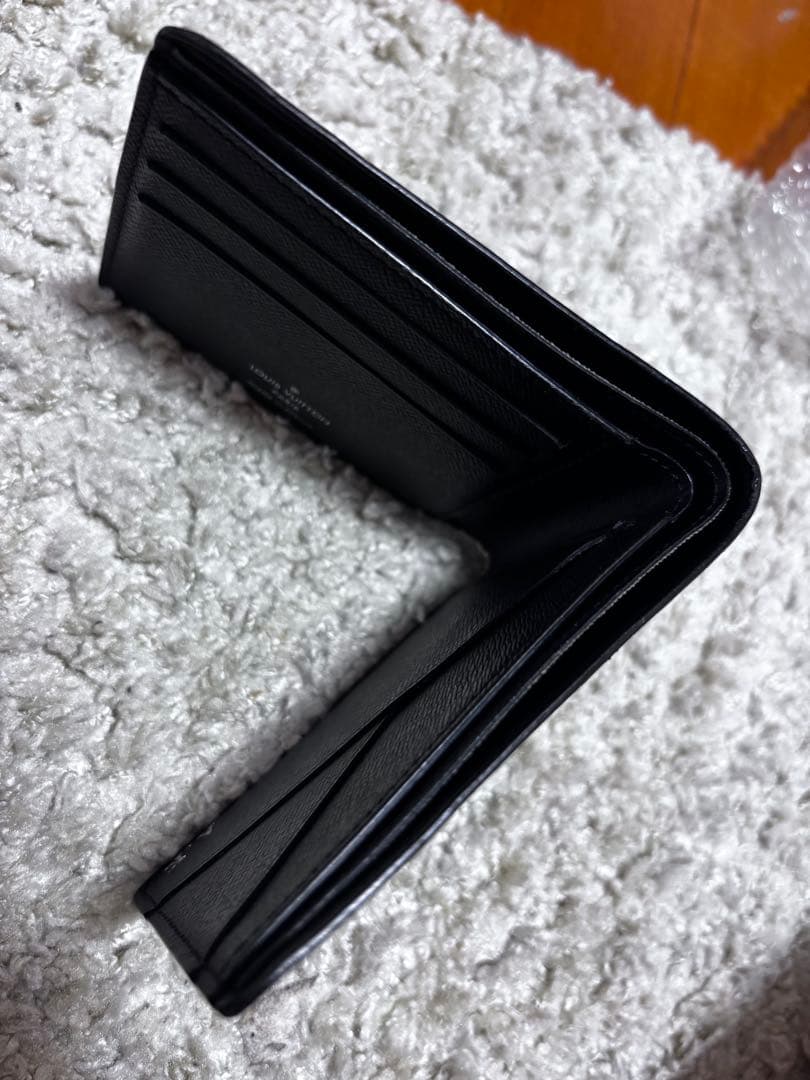 ルイヴィトン　ブラック 二つ折り財布