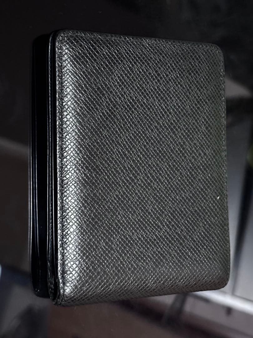 ルイヴィトン　ブラック 二つ折り財布