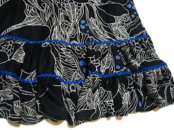 トクコプルミエヴォル☆美品！ボタニカルフラワー　ユラユラ揺れるフレアチュニック☆