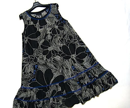 トクコプルミエヴォル☆美品！ボタニカルフラワー　ユラユラ揺れるフレアチュニック☆