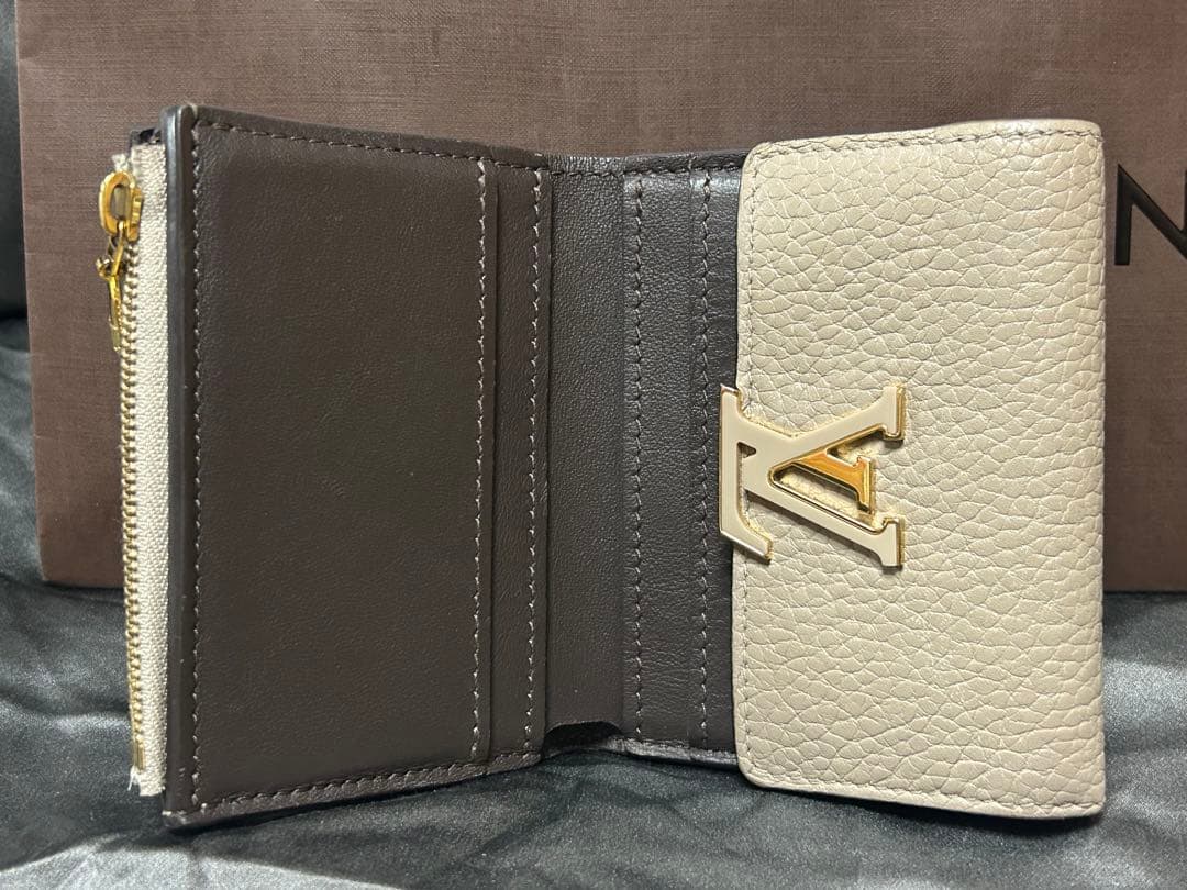 檸*☆様 ルイヴィトン ポルトフォイユ カプシーヌ 三つ折り財布