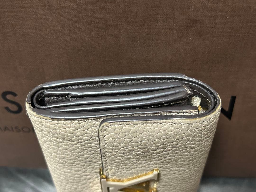 檸*☆様 ルイヴィトン ポルトフォイユ カプシーヌ 三つ折り財布