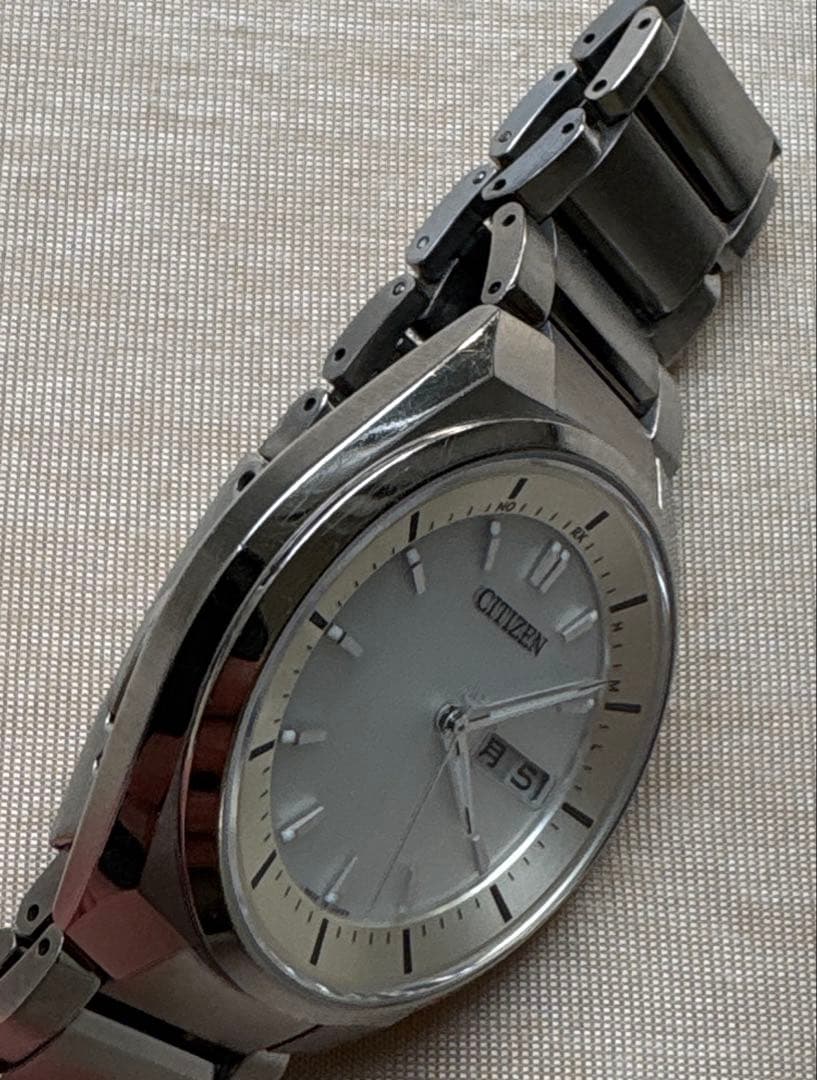 citizen H100-T018856 チタンソーラー　稼働良品 デイデイト