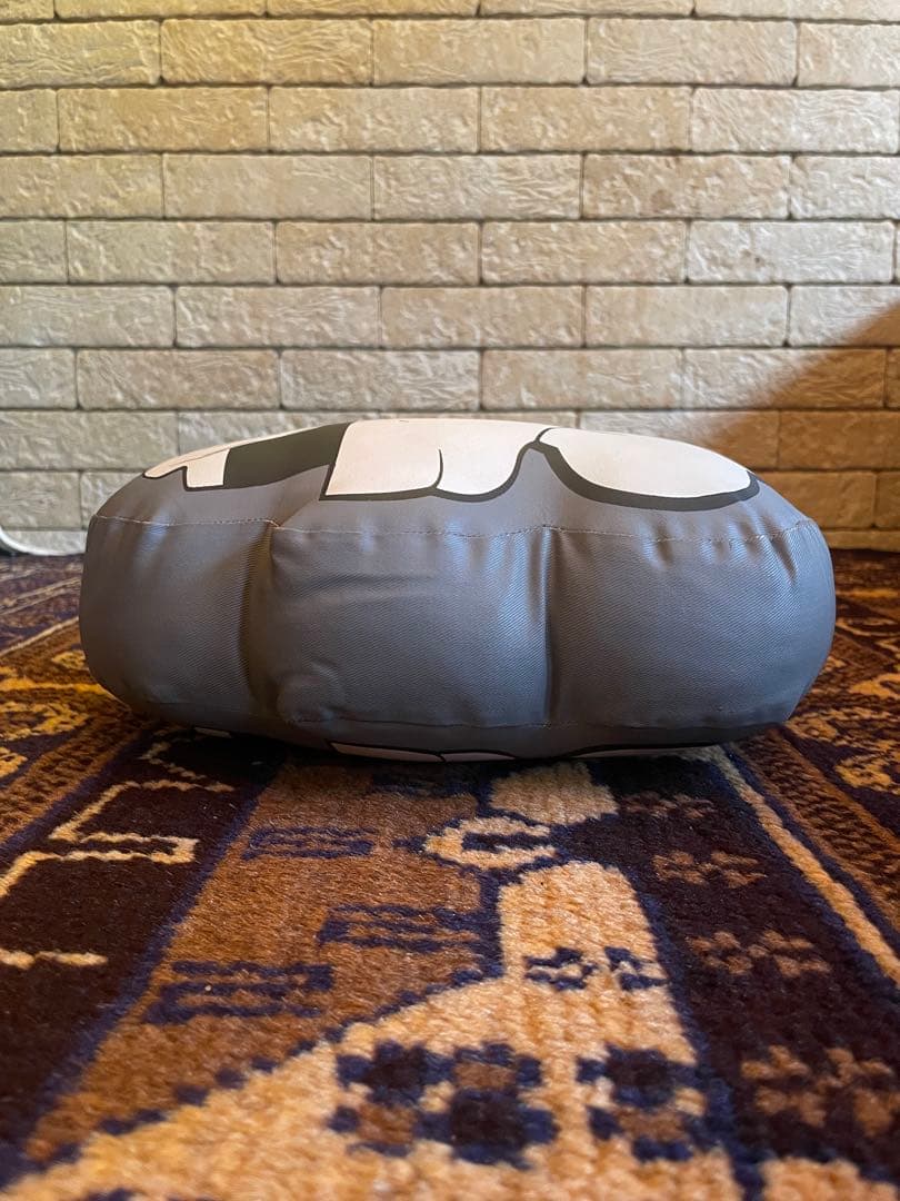 希少　kaws original fake cushion pillow