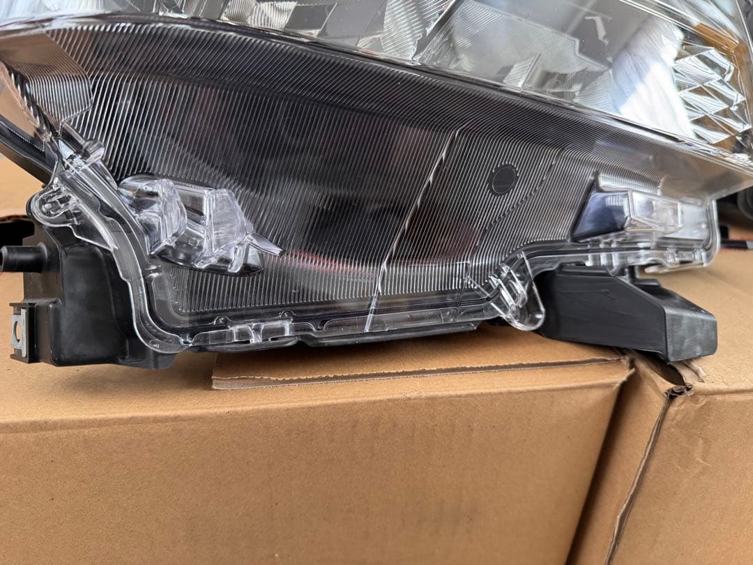 美品、破損無し　タント　LA660S後期　左右ヘッドライトASSY