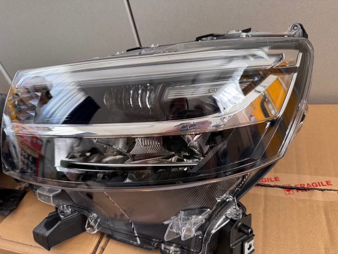 美品、破損無し　タント　LA660S後期　左右ヘッドライトASSY