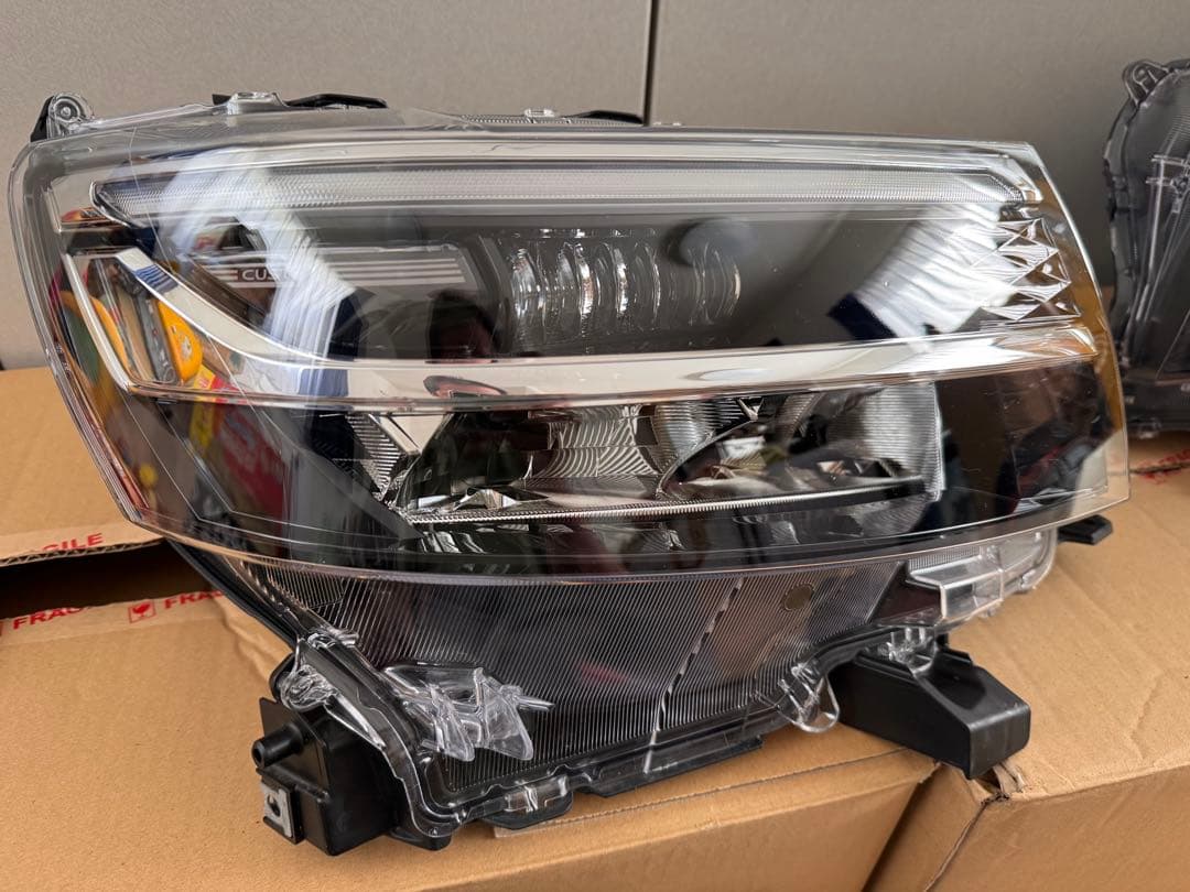 美品、破損無し　タント　LA660S後期　左右ヘッドライトASSY