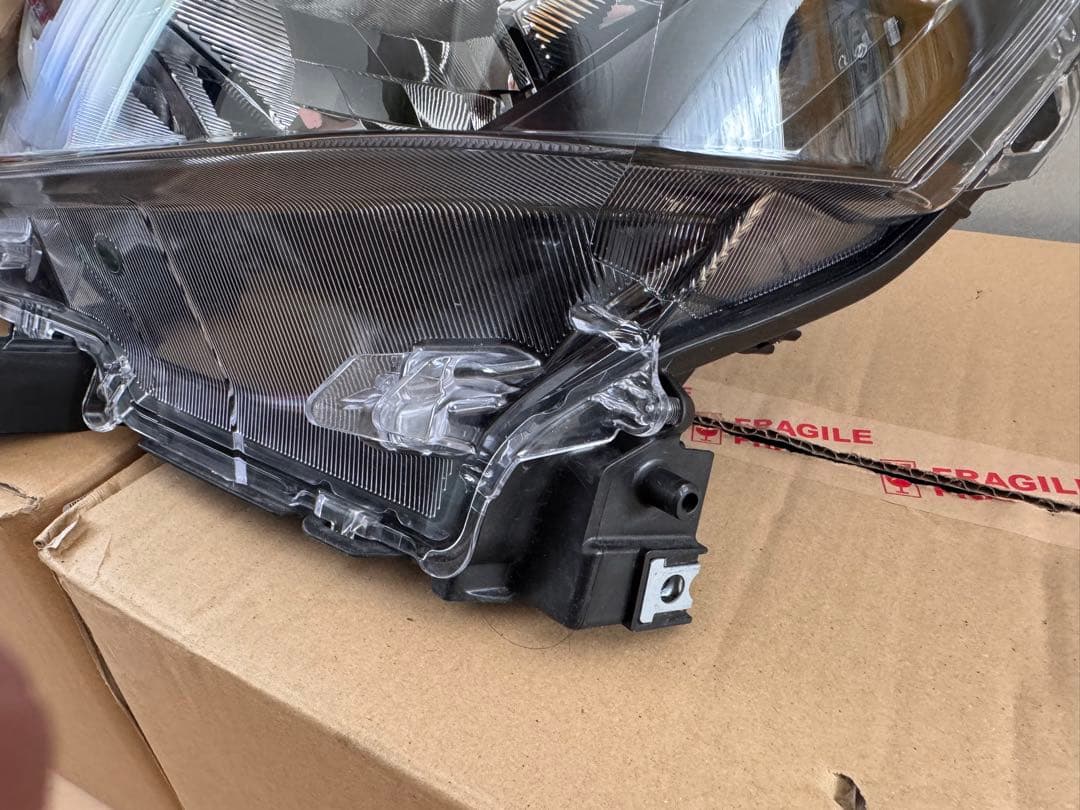 美品、破損無し　タント　LA660S後期　左右ヘッドライトASSY