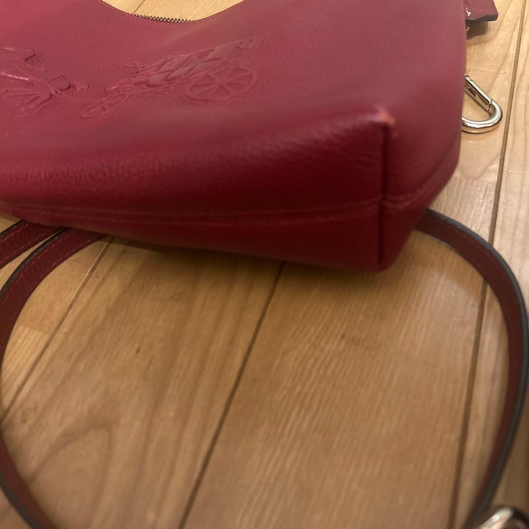 coach コーチ　赤い馬車エンボスショルダーバッグ