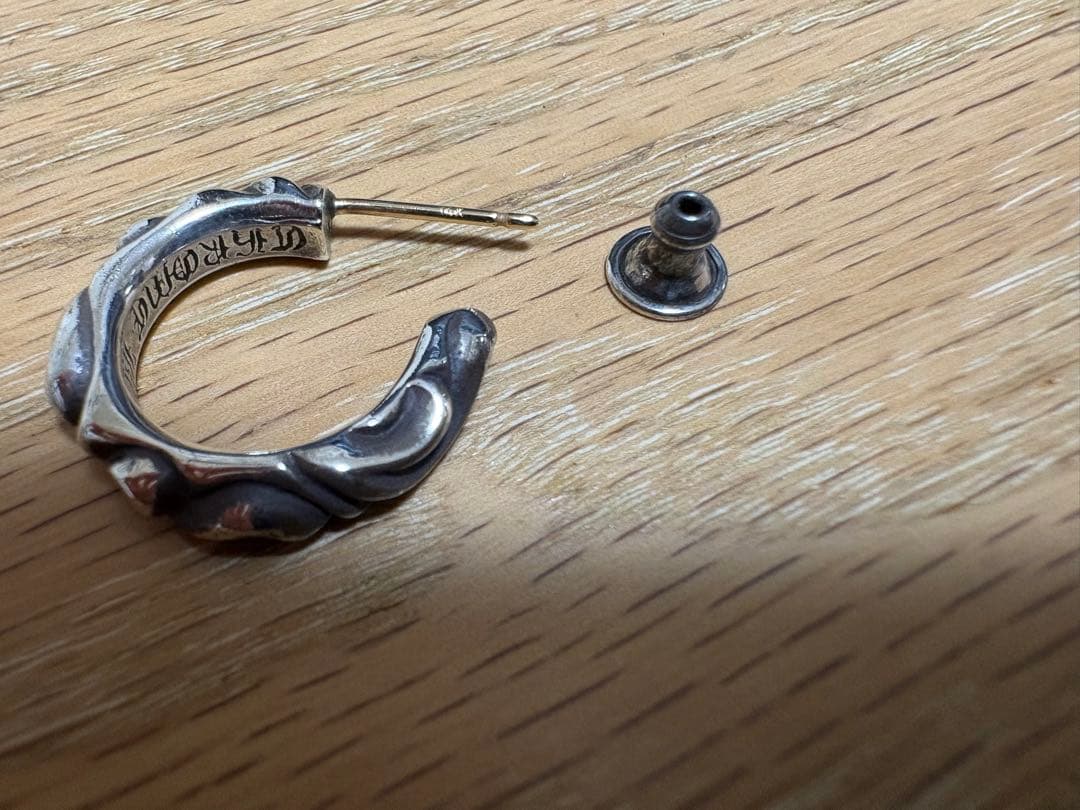 CHROME HEARTS スクロールフープピアス