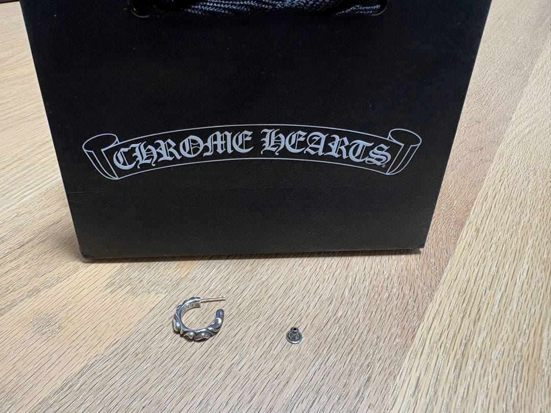 CHROME HEARTS スクロールフープピアス