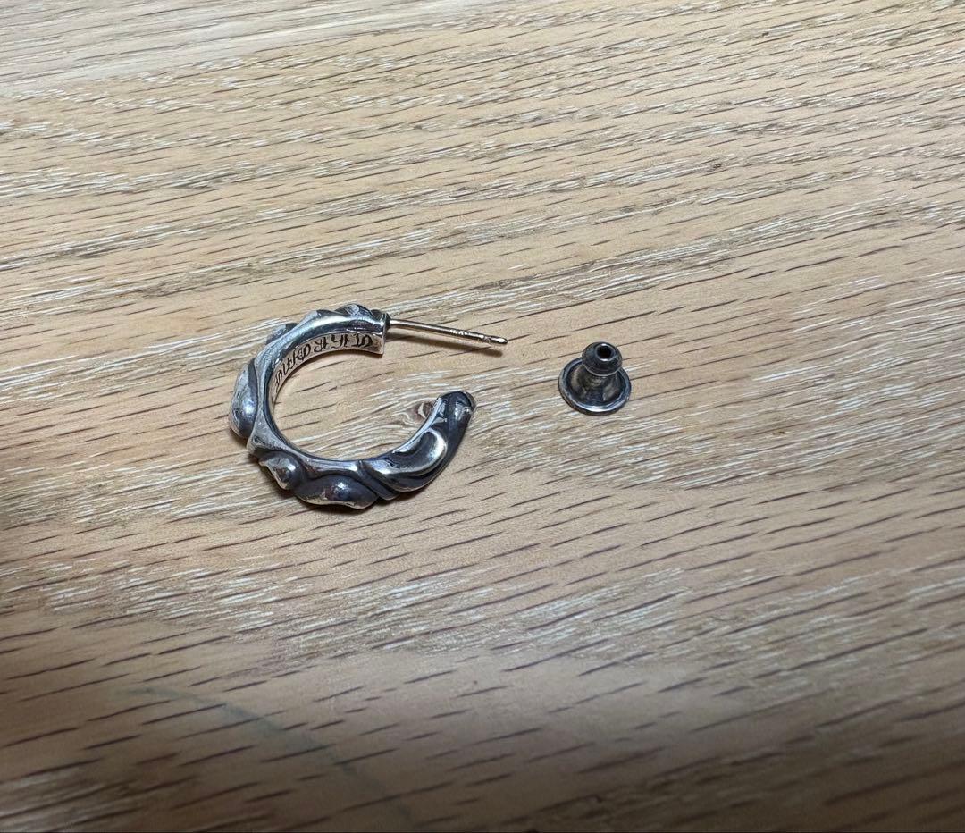 CHROME HEARTS スクロールフープピアス