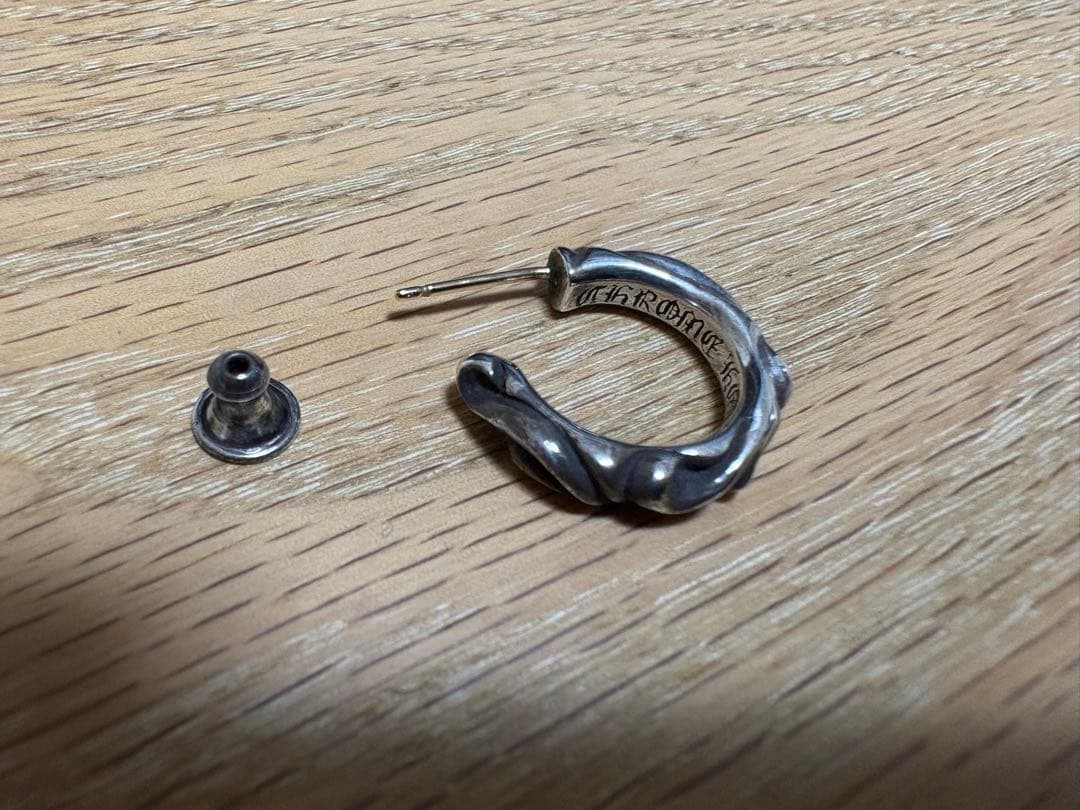 CHROME HEARTS スクロールフープピアス