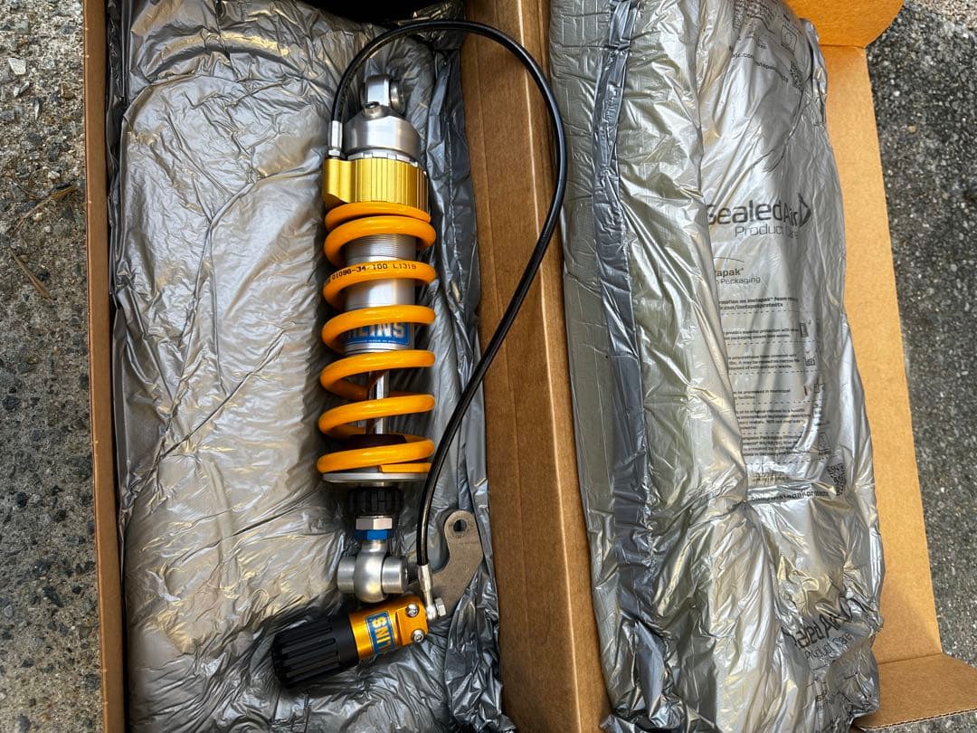 オーリンズ　リアサス　Z900RS KA739