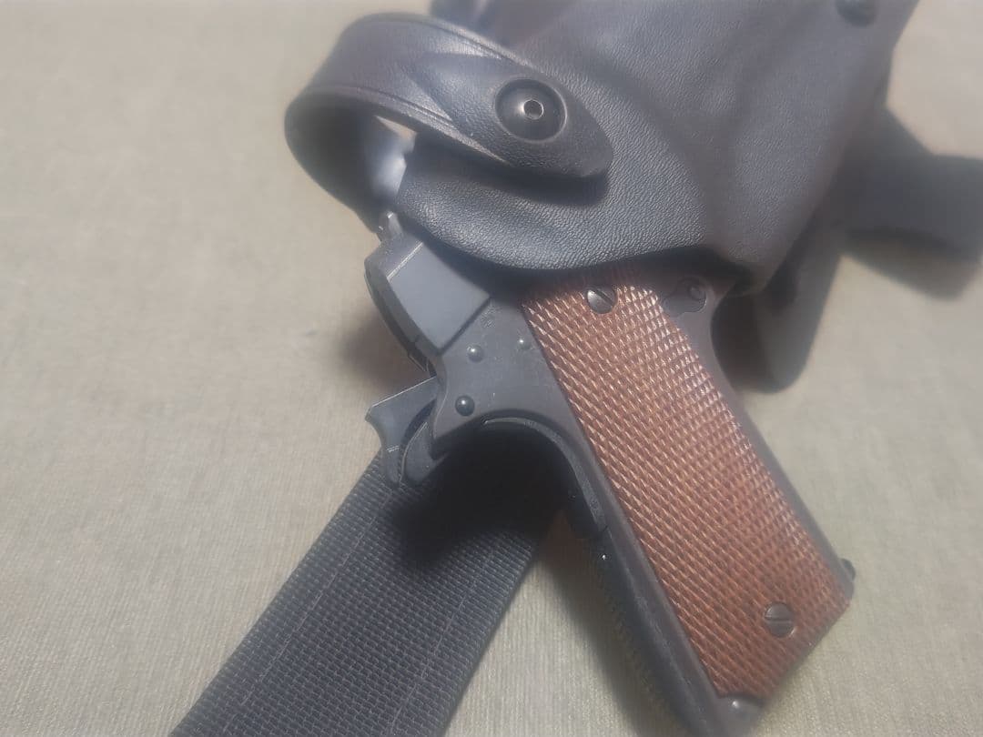 プラスチック製右手用ホルスター