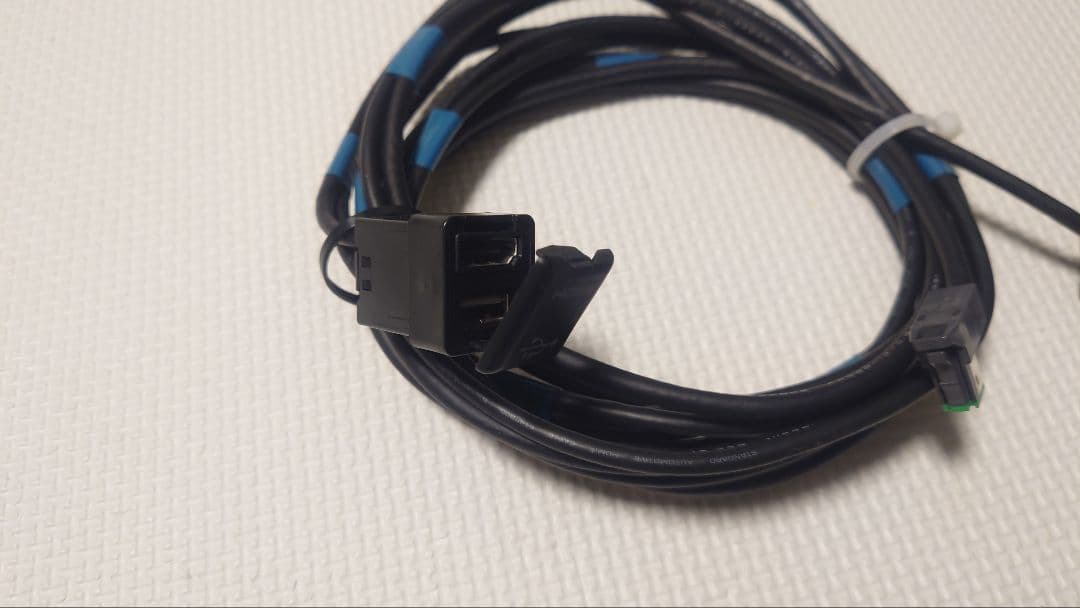 トヨタ　純正 USB HDMI 入力端子 純正品番　086B0-00050？