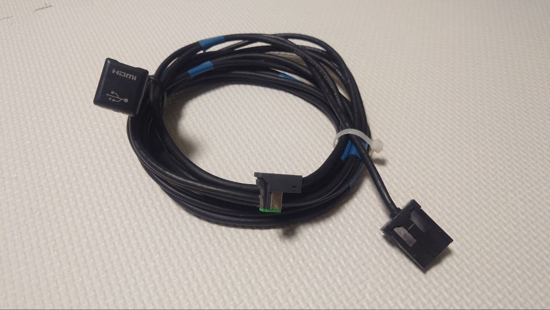 トヨタ　純正 USB HDMI 入力端子 純正品番　086B0-00050？