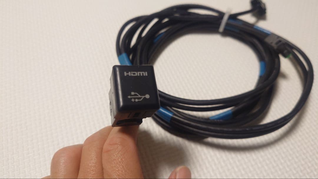 トヨタ　純正 USB HDMI 入力端子 純正品番　086B0-00050？