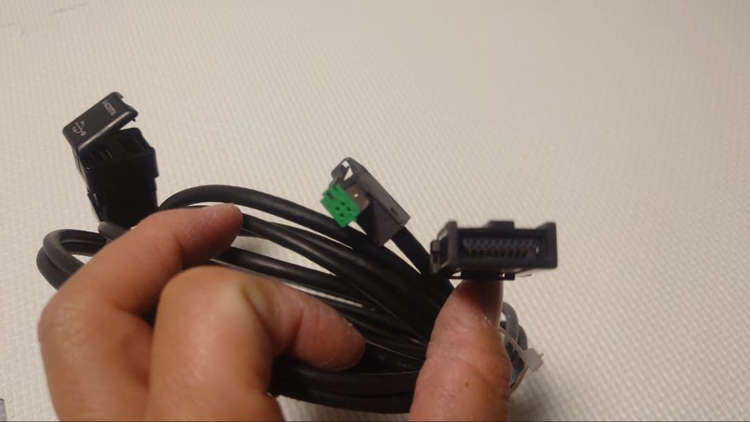 トヨタ　純正 USB HDMI 入力端子 純正品番　086B0-00050？