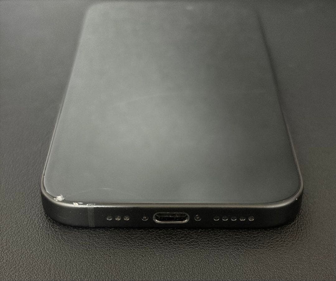 【訳あり】 iPhone15 128GB ブラック 本体 画面割れ