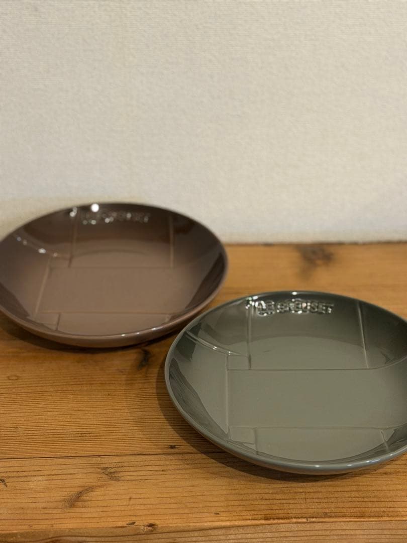 LE CREUSET メッシュラウンドプレート 2枚　マグカップ2脚セット