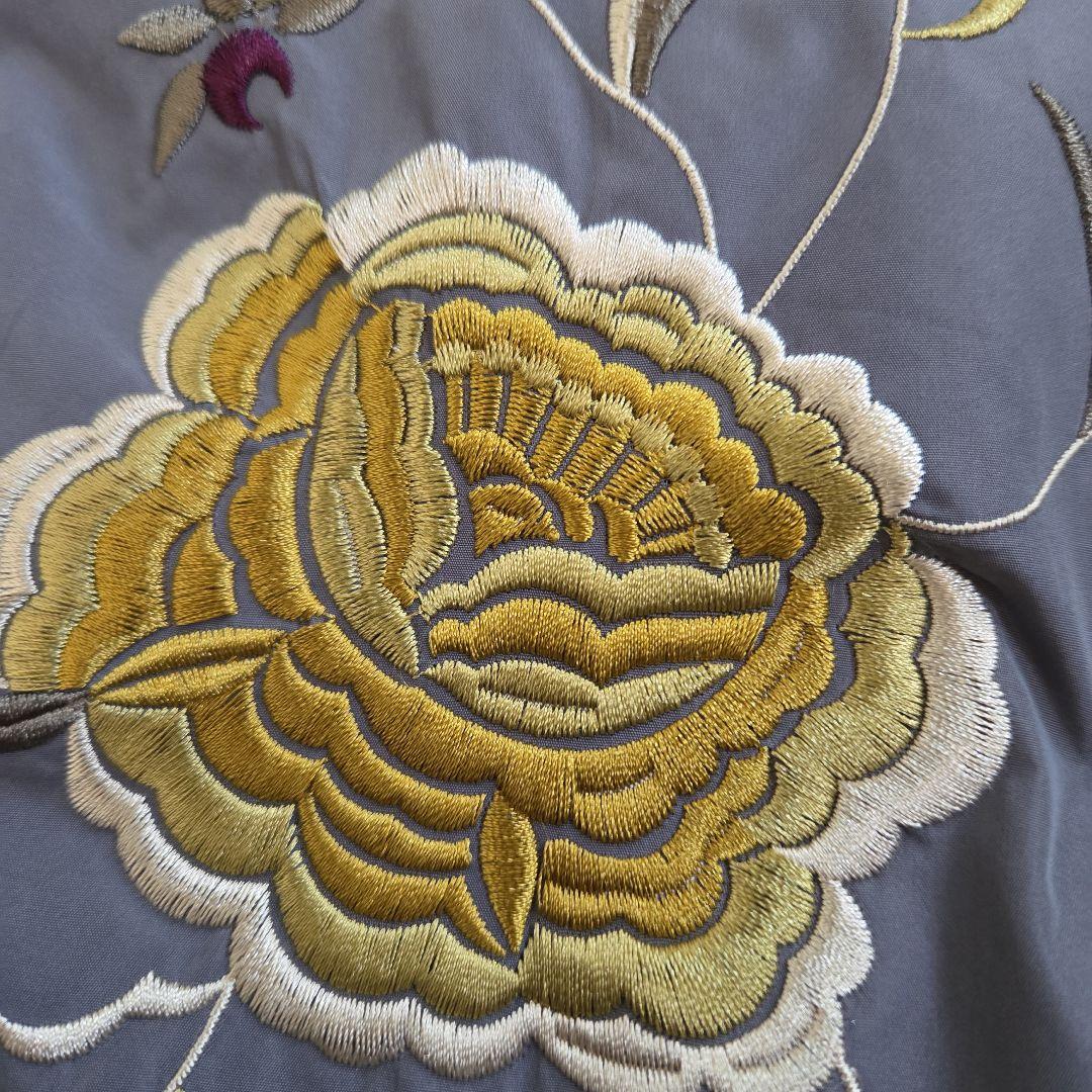 【4298SIZUKA KOMURO 】グレー 花柄ダウンジャケット