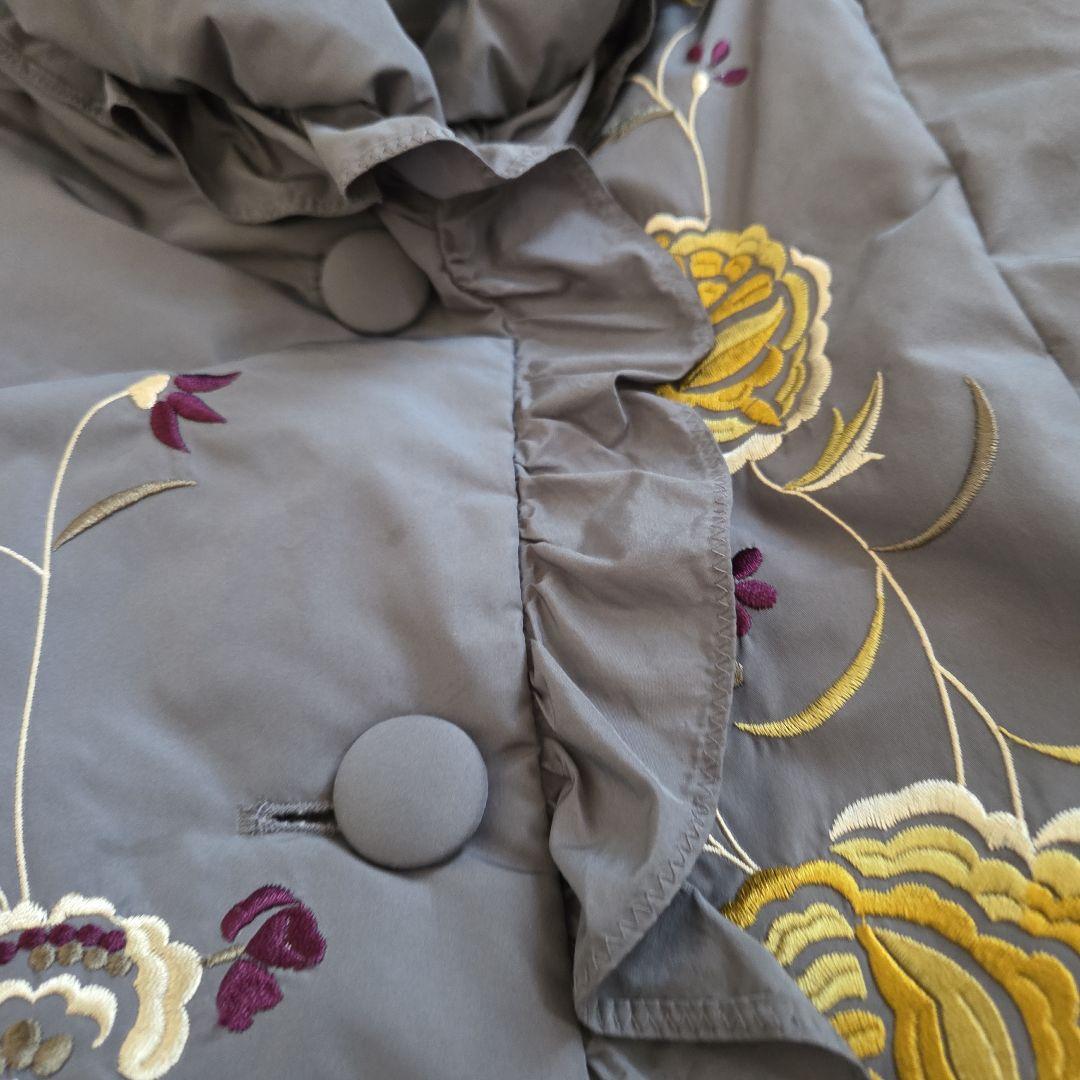 【4298SIZUKA KOMURO 】グレー 花柄ダウンジャケット