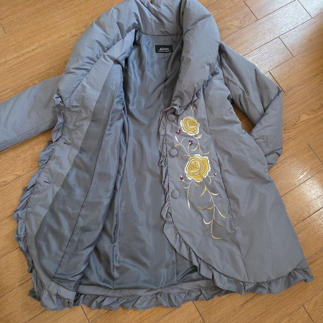 【4298SIZUKA KOMURO 】グレー 花柄ダウンジャケット