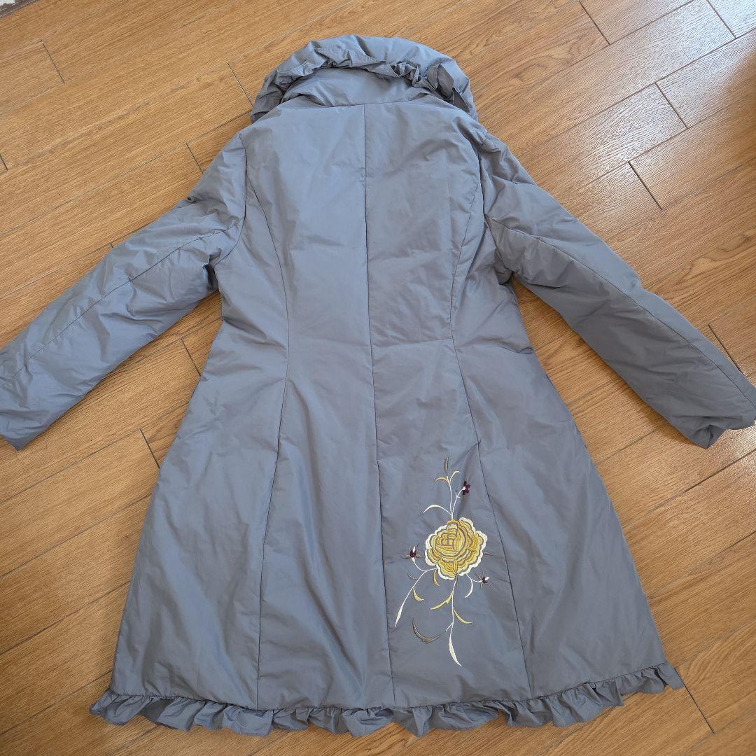 【4298SIZUKA KOMURO 】グレー 花柄ダウンジャケット