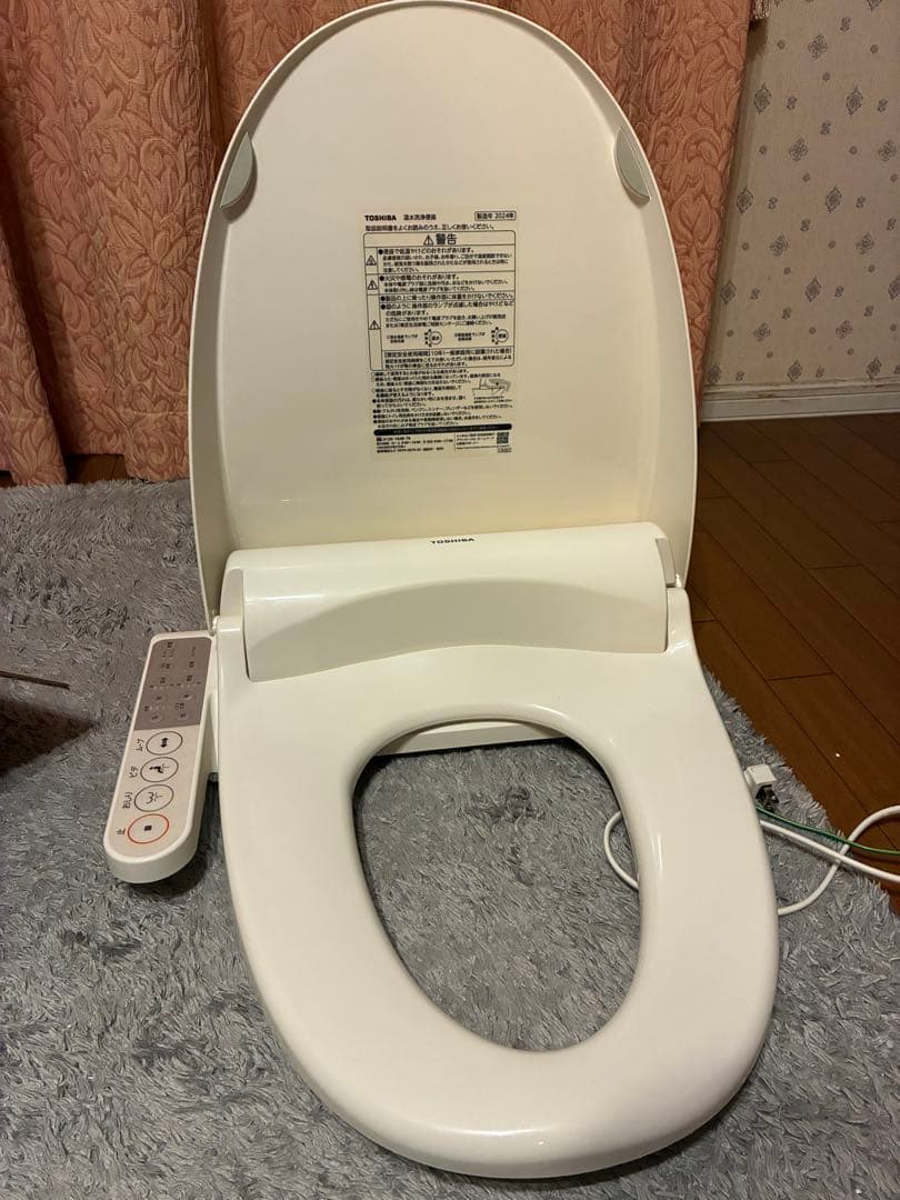 中古　TOSHIBA 温水洗浄便座 SCS-T160S 2024年製