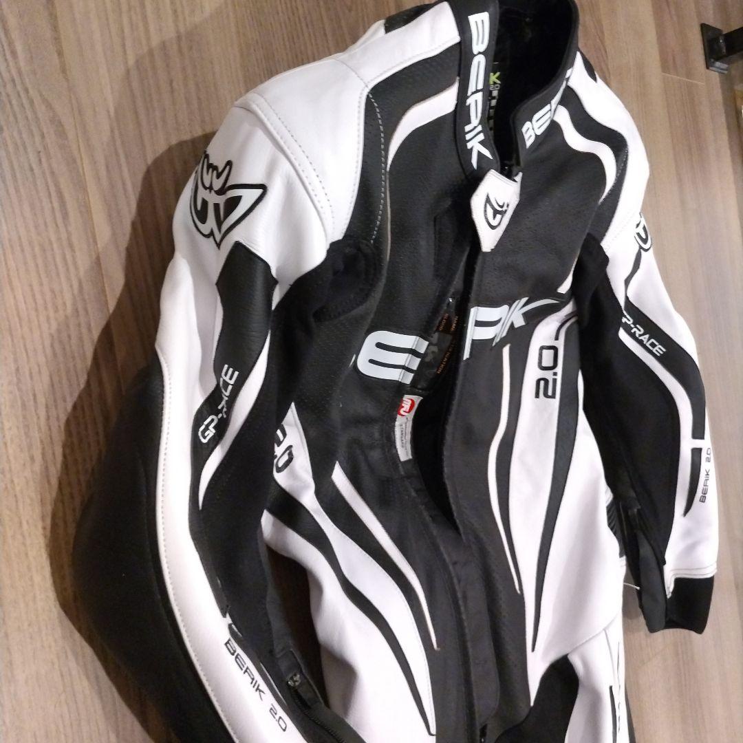 BERIK 2.0 革ツナギ　レーシングスーツ ブラック/ホワイト