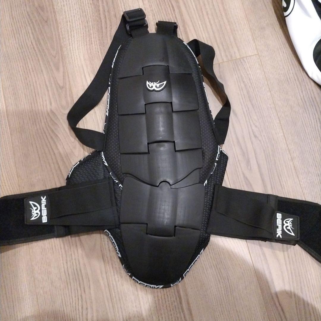 BERIK 2.0 革ツナギ　レーシングスーツ ブラック/ホワイト