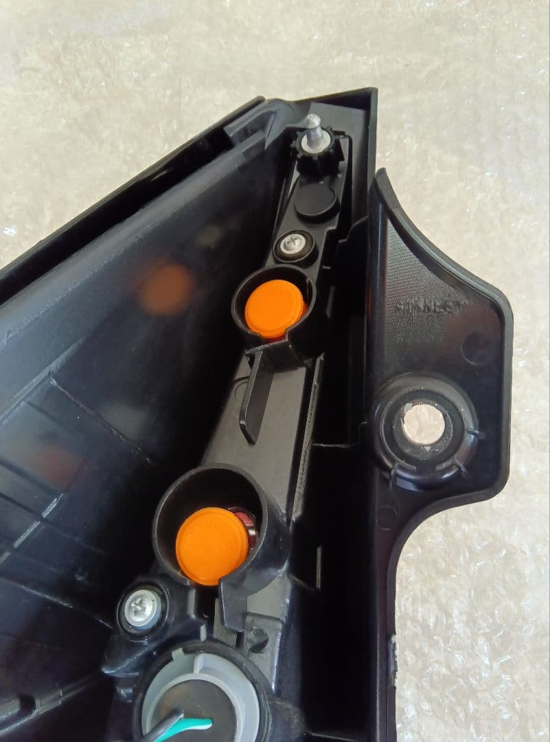 0300　　アクアnhp10 テールランプ　右