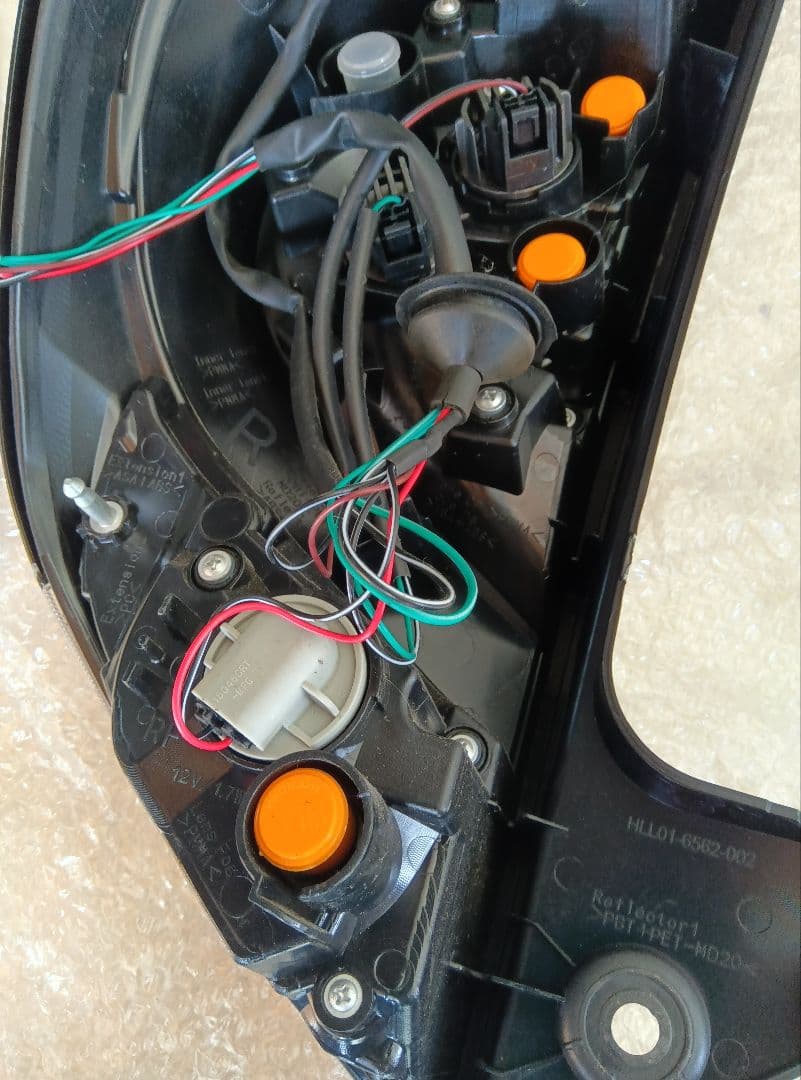 0300　　アクアnhp10 テールランプ　右