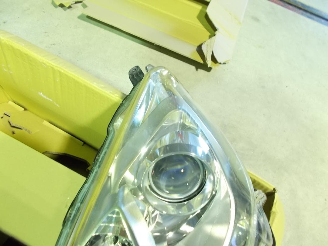 DAA-NHP10アクア左ハロゲンヘッドランプASSY