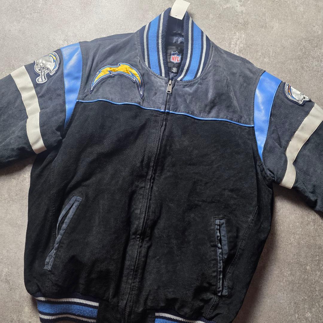 入手困難NFLロサンゼルスチャージャーズスウェードレザージャケットスタジャン短丈