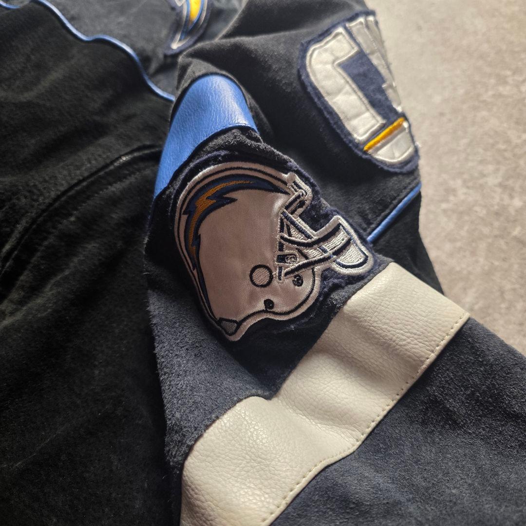 入手困難NFLロサンゼルスチャージャーズスウェードレザージャケットスタジャン短丈