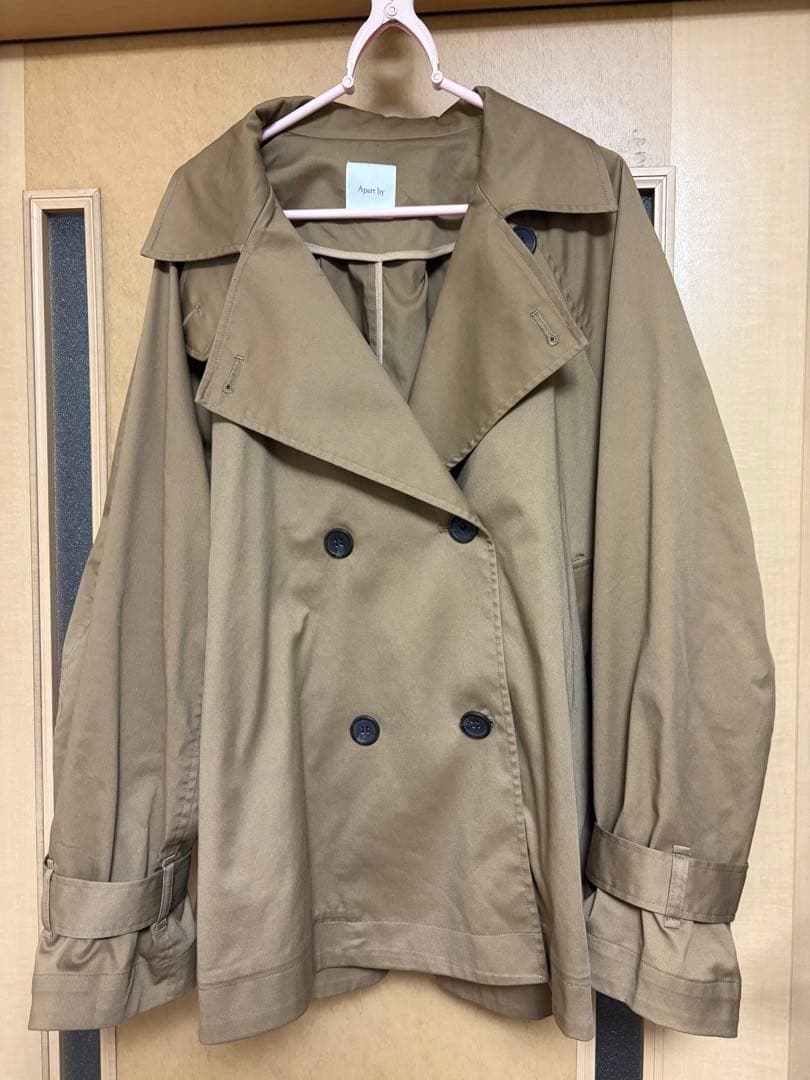 キャンディースリーブショートトレンチコート　アパートバイローリーズ