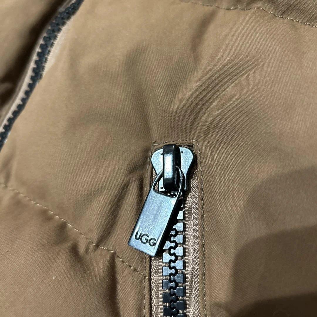 【とん】肉厚 UGG アグ（M）茶色 ダウンベスト フルジップ フード
