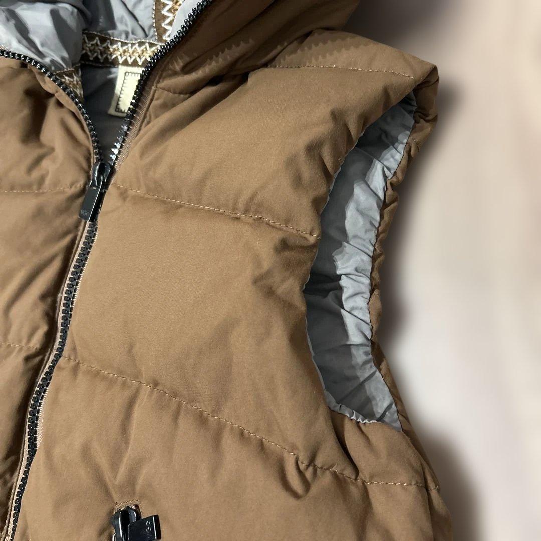 【とん】肉厚 UGG アグ（M）茶色 ダウンベスト フルジップ フード