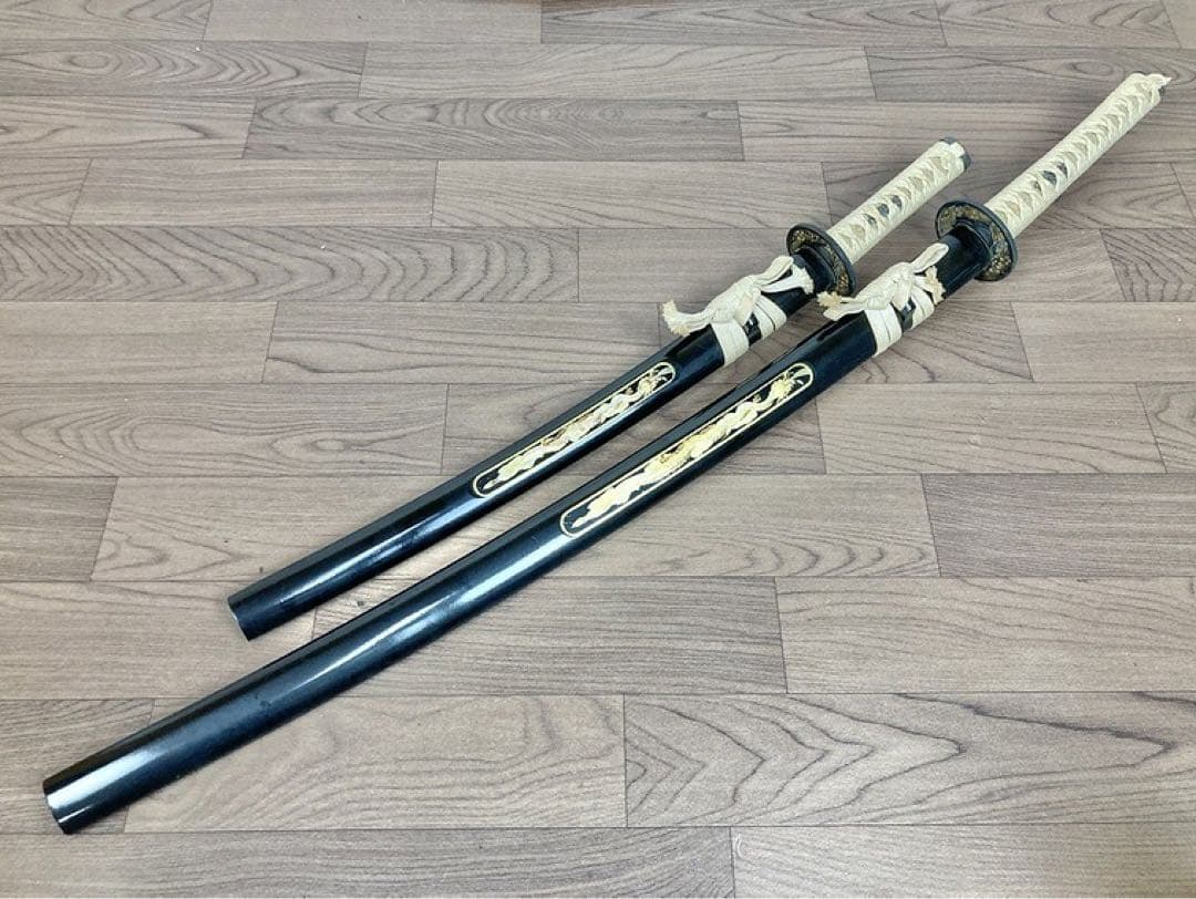 模造刀 2本セット 彫金 竜金 竜刀身 太刀 小太刀 刀置き付き