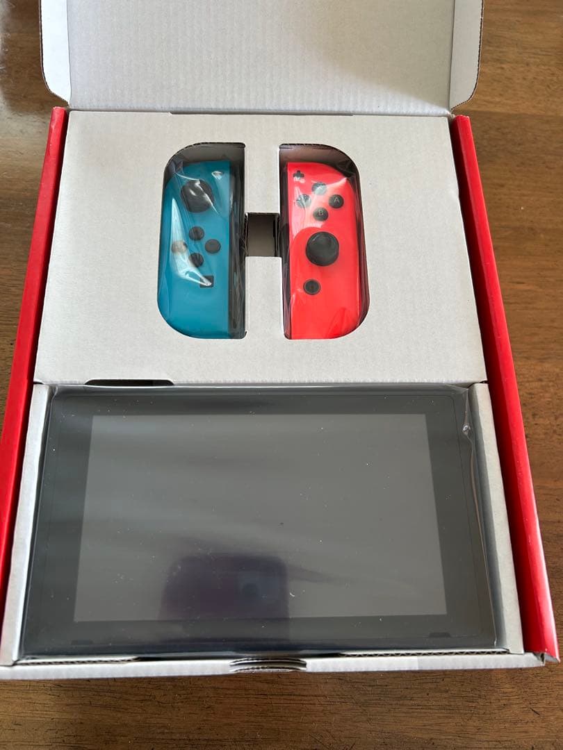 すず　Nintendo Switch 本体 青/赤 Joy-Con付き