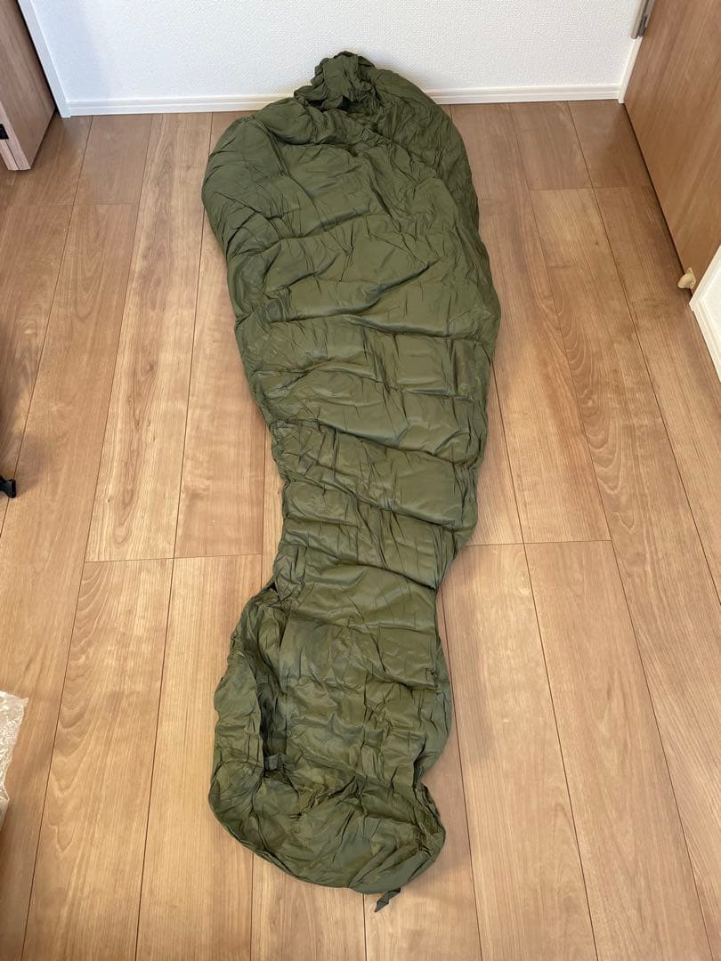 ⚛️ シュラフ　ダウンシュラフ 秋冬春用 寝袋 ダウン マミー型　カーキ　キャンプ